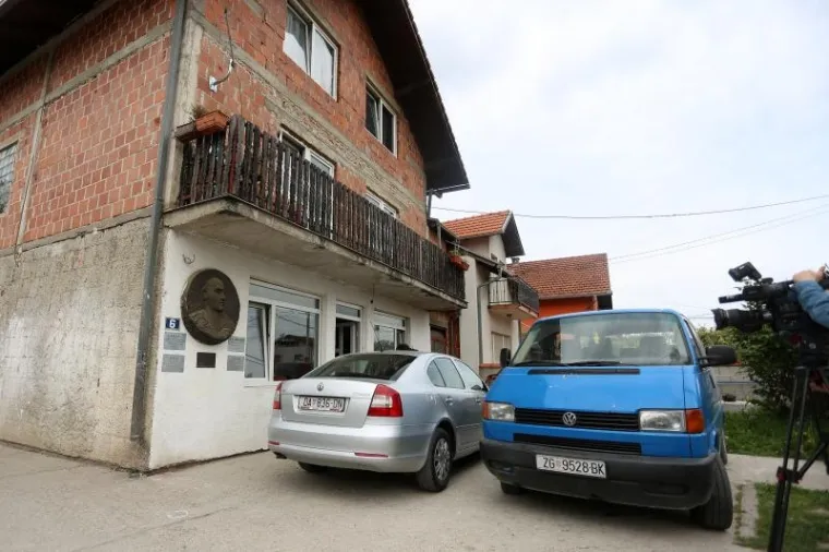 U noći s nedjelje na ponedjeljak u dvorište dječjeg vrtića i sjedište udruge Roma Hrvatske nepoznati počinitelj bacio je ručnu bombu. Foto: Borna Filić/PIXSELL
