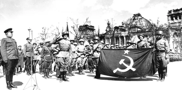 DAN KOJI JE NIJEMCE ZAVIO U CRNO: Hitler je znao što slijedi - ubio se samo dva dana prije ovih scena užasa