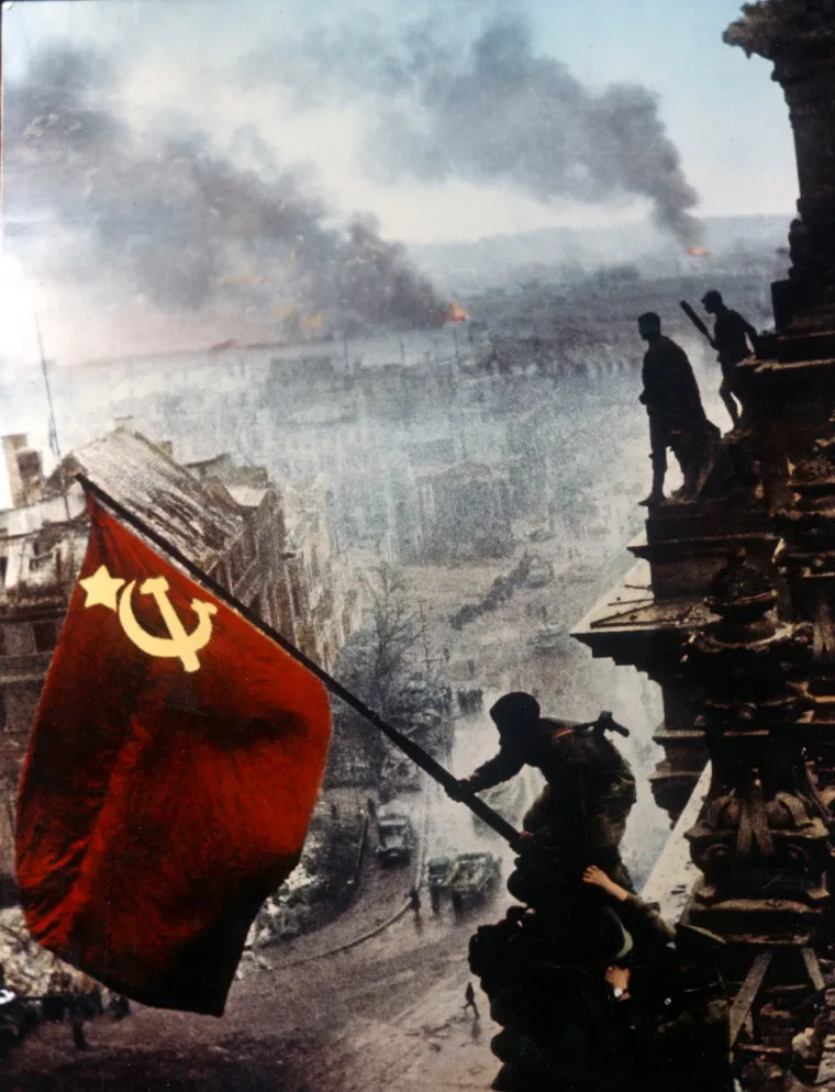 DAN KOJI JE NIJEMCE ZAVIO U CRNO: Hitler je znao što slijedi - ubio se samo dva dana prije ovih scena užasa