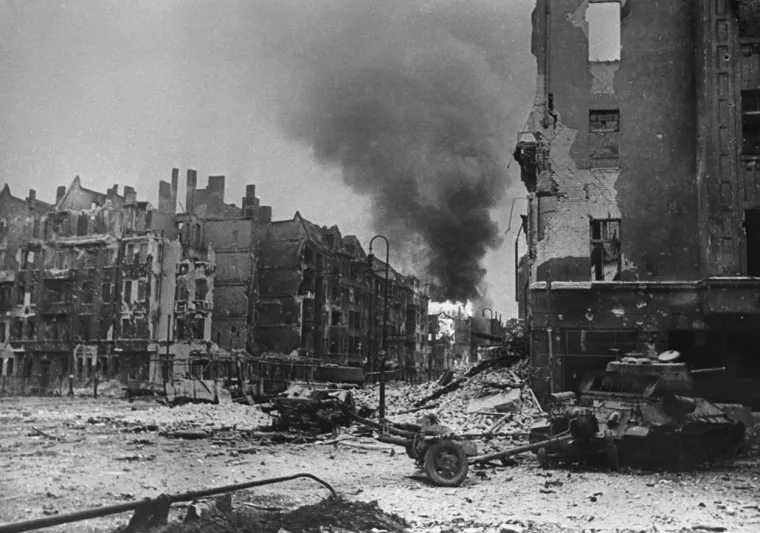 DAN KOJI JE NIJEMCE ZAVIO U CRNO: Hitler je znao što slijedi - ubio se samo dva dana prije ovih scena užasa