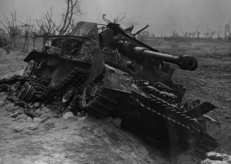 DAN KOJI JE NIJEMCE ZAVIO U CRNO: Hitler je znao što slijedi - ubio se samo dva dana prije ovih scena užasa