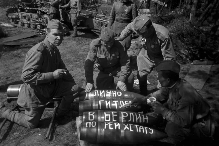 DAN KOJI JE NIJEMCE ZAVIO U CRNO: Hitler je znao što slijedi - ubio se samo dva dana prije ovih scena užasa