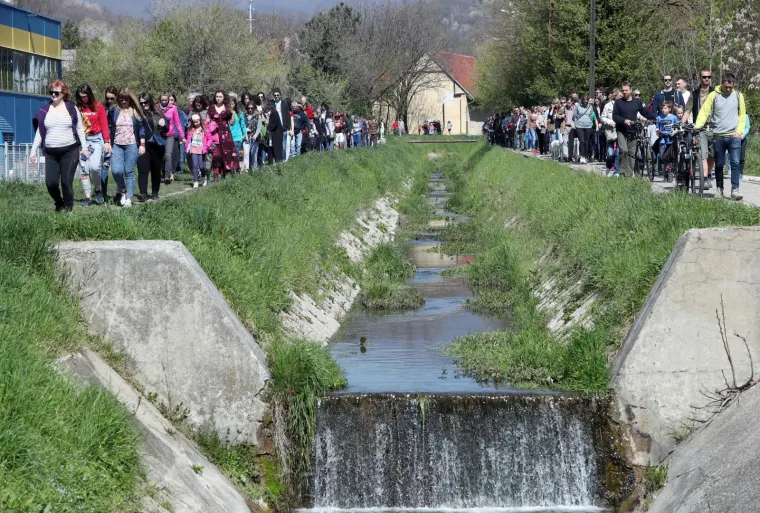 Setnja kraj potoka Crnomerec kao podrska inicijativi "Spasimo potok Crnomerec" za ocuvanje otvorenog toka potoka Crnomerec i uredjenje javne setnice duz trase potoka na potezu od Medvednice do Save. Photo: Sanjin Strukic/PIXSELL