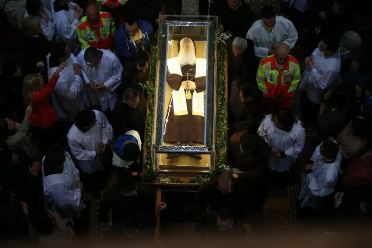 Nakon bdijenja u zagrebačkoj katedrali, vjernici su ispratili tijelo sv. Leopolda Mandića, zaštitnika godine milosrđa koje je od 15. do 18. travnja bilo izloženo na štovanje vjernicima u kapucinskoj crkvi svetoga Leopolda Bogdana Mandića u Gornjoj Dubravi.