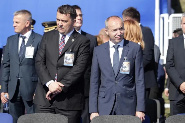 PROSLAVA DANA ORUŽANIH SNAGA RH: Pogledajte kako je izgledalo svečano postrojavanje vojske