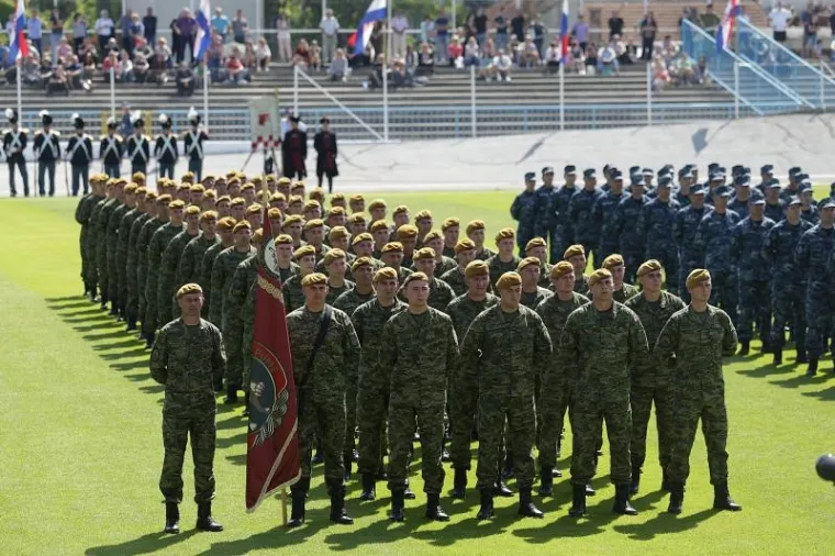 PROSLAVA DANA ORUŽANIH SNAGA RH: Pogledajte kako je izgledalo svečano postrojavanje vojske