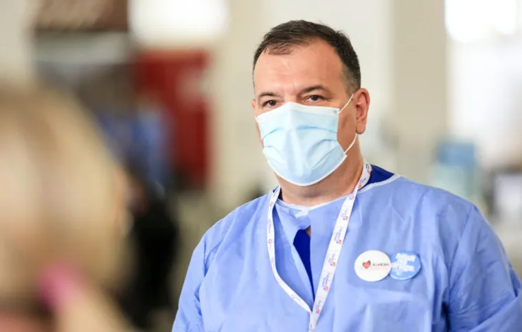 MINISTAR BEROŠ CIJEPIO GRAĐANE NA ZAGREBAČKOM VELESAJMU: 'Cijepljenje nam daje nadu da će završiti epidemija'