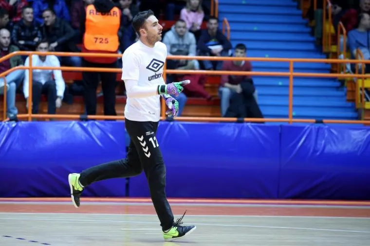 KAOS NA KUTIJI ŠIBICA: Tučnjava igrača i navijača u Domu sportova