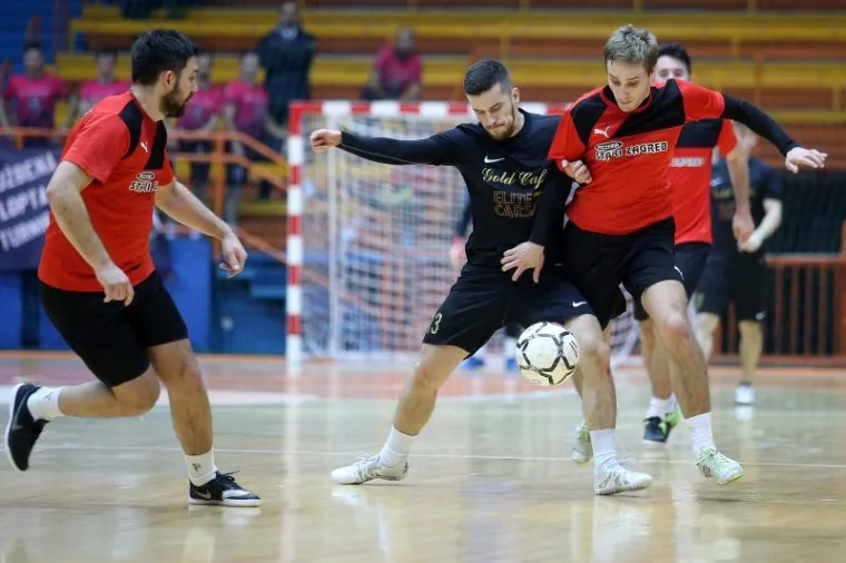 KAOS NA KUTIJI ŠIBICA: Tučnjava igrača i navijača u Domu sportova