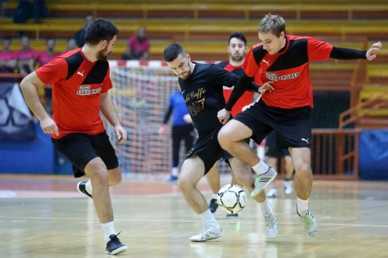 KAOS NA KUTIJI ŠIBICA: Tučnjava igrača i navijača u Domu sportova