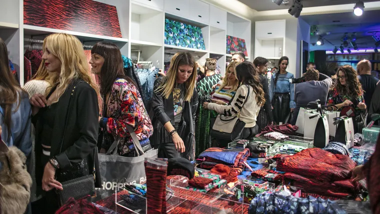 KENZO kolekcija ženske odjeće za H&amp;M predstavlja jedinstvenu posvetu živopisnoj baštini brenda