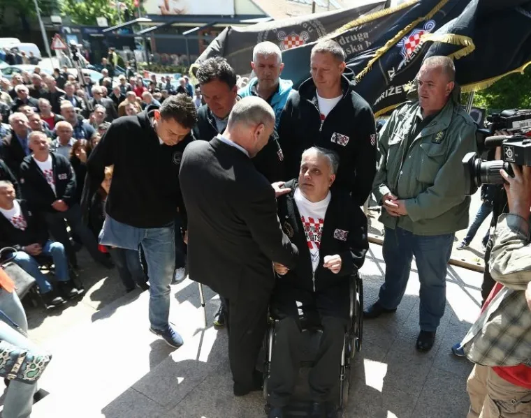 KRAJ PROSVJEDA: Branitelji odlučili ukloniti šator ispred Ministarstva branitelja