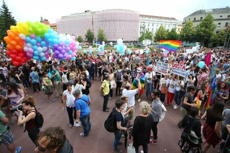 TISUĆE U POVORCI PONOSA: 'Tko tebe referendumom, ti njega zakonom'