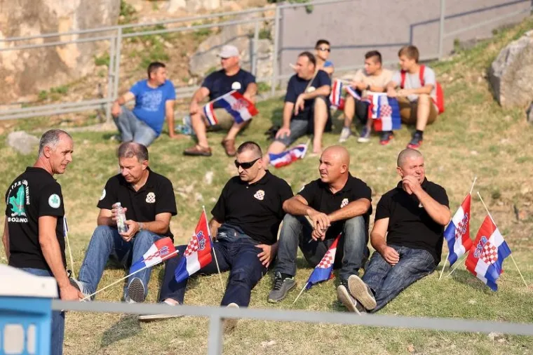 U Knin od ranog jutra pristižu skušine građana iz cijele Hrvatske na obilježavanje 20. godišnjice operacije Oluja i oslobođenja tog grada.