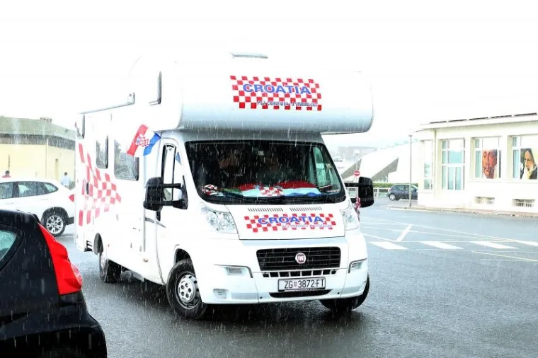 IZ CRIKVENICE U DEAUVILLE: Hrvatski navijači stigli u svome poznatom kamperu