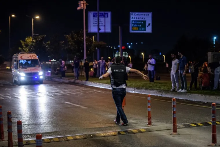 TERORISTIČKI NAPAD U ISTANBULU: Eksplozije i pucnjava u zračnoj luci, najmanje 28 ubijenih