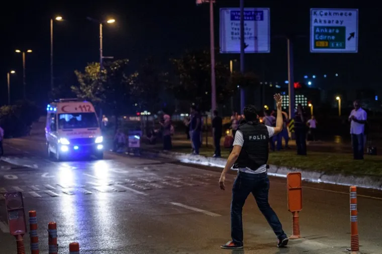 TERORISTIČKI NAPAD U ISTANBULU: Eksplozije i pucnjava u zračnoj luci, najmanje 28 ubijenih