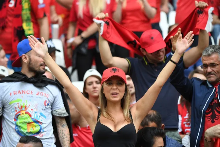 ZAPALILE MARSEILLE: Zbog ove dvije navijačice nitko se nije mogao koncentrirati na nogomet!