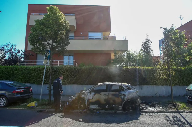 POŽAR AUTOMOBILA NA SREBRNJAKU: Intervencija vatrogasaca u rano jutro