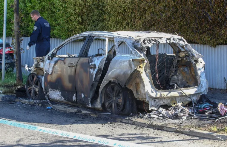 POŽAR AUTOMOBILA NA SREBRNJAKU: Intervencija vatrogasaca u rano jutro