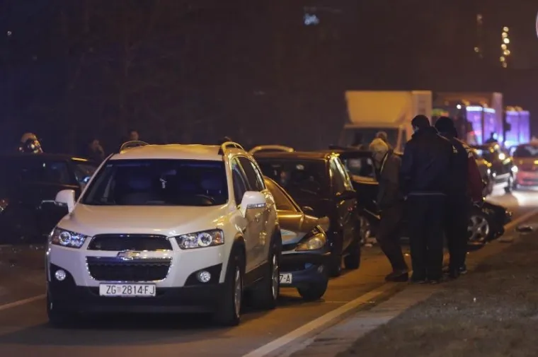 LANČANI SUDAR NA SLAVONSKOJ: Policija obavlja očevid, promet na tom dijelu ceste je obustavljen