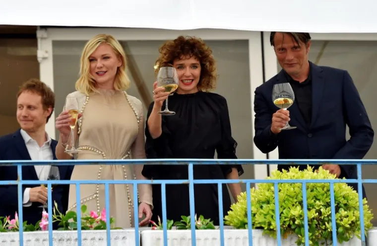 U žiriju će biti glumica Kirsten Dunst, te Talijanka Valeria Golino.