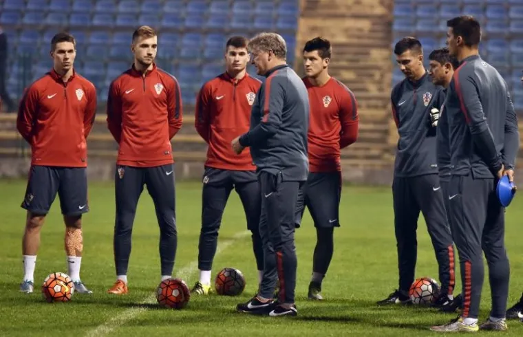 MLADI VATRENI ODUŠEVILI NAJMLAĐE: Pogledajte atmosferu koja je vladala na Šubićevcu