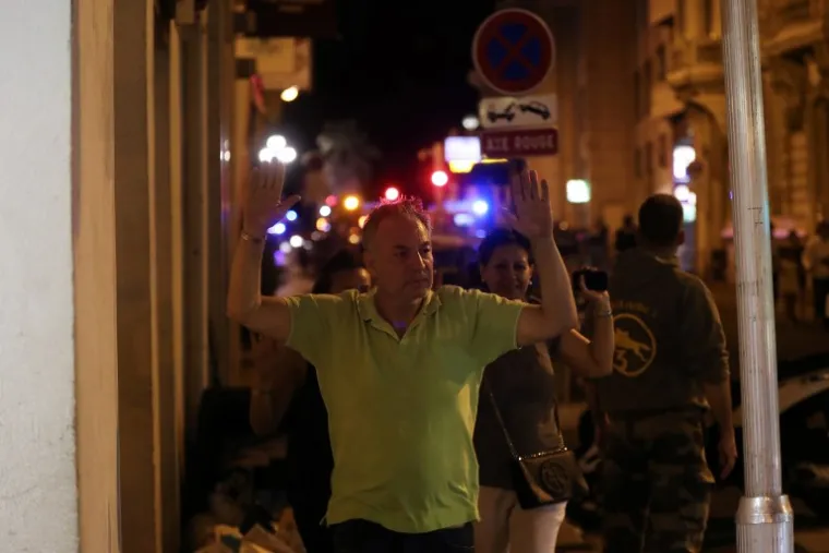 Policija provjerava sve prisutne nakon napada