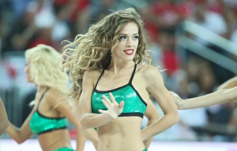 DAME, ČUVAJTE SVOJE MUŠKARCE: Ljepota na Eurobasketu u Areni obara s nogu