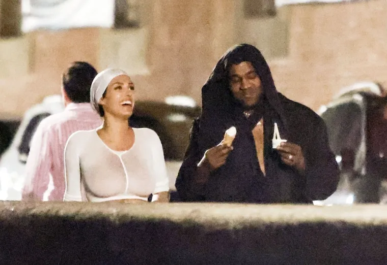 Kanye West i Bianca tumarali bosi po Italiji: Obukla je prozirne tajice kao topić, a onda joj je provirila i guza