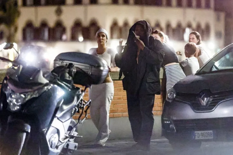 Kanye West i Bianca tumarali bosi po Italiji: Obukla je prozirne tajice kao topić, a onda joj je provirila i guza