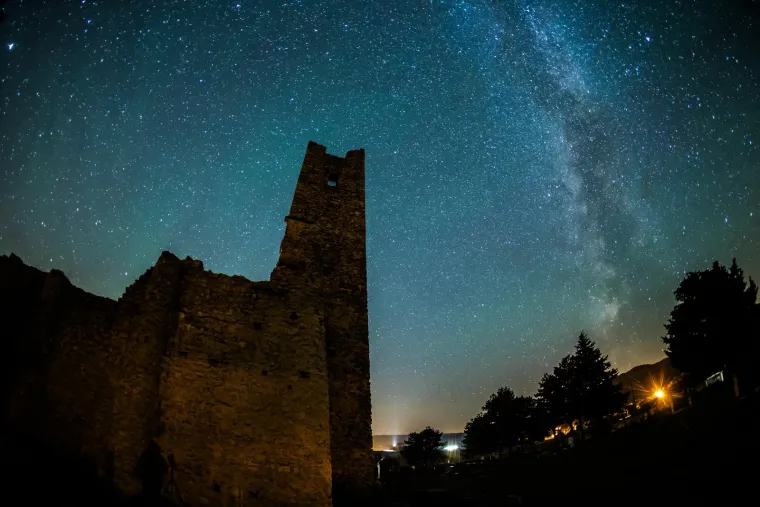 Pogledajte meteorski roj Perzeida snimljen kod Crkve sv. Spasa u mjestu Civljane: Ovakvo zvjezdano nebo nećete uskoro vidjeti