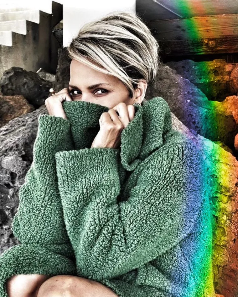 Halle Berry zlostavljao je pijani otac, kalvariju prošla i u sva tri braka, ali s 57 na leđima izgleda bolje no ikad