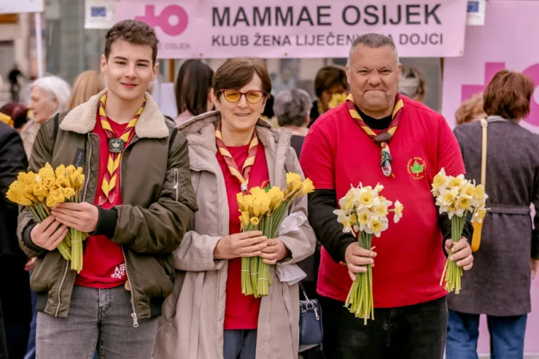 Uska traper haljinica i čizme preko koljena: Osječanka koja se ne boji istaknuti