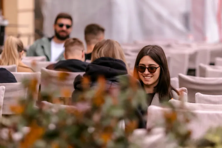 Uska traper haljinica i čizme preko koljena: Osječanka koja se ne boji istaknuti