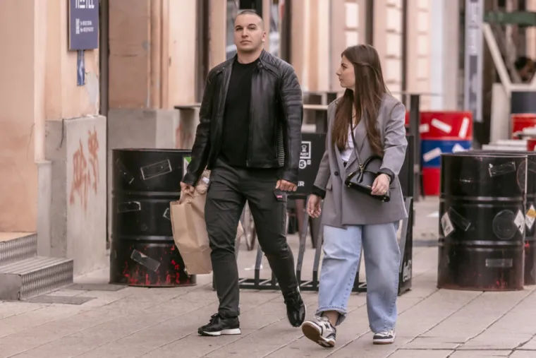 Uska traper haljinica i čizme preko koljena: Osječanka koja se ne boji istaknuti