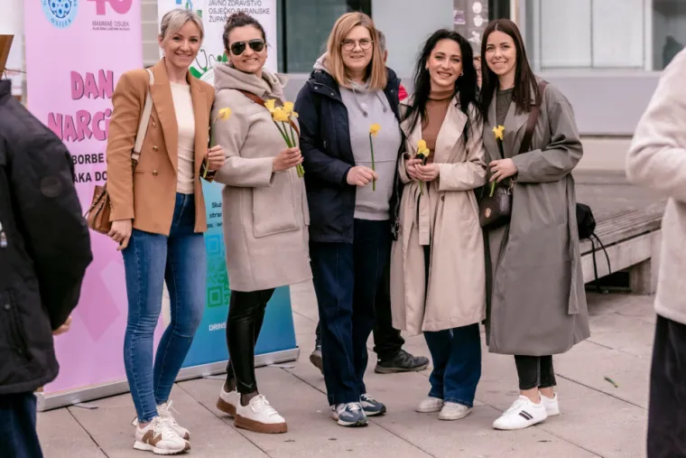 Uska traper haljinica i čizme preko koljena: Osječanka koja se ne boji istaknuti