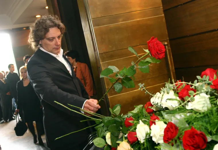 Suze i tuga na licima: Estradne zvijezde na posljednjem ispraćaju Đorđa Novkovića