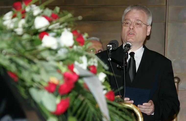 Suze i tuga na licima: Estradne zvijezde na posljednjem ispraćaju Đorđa Novkovića