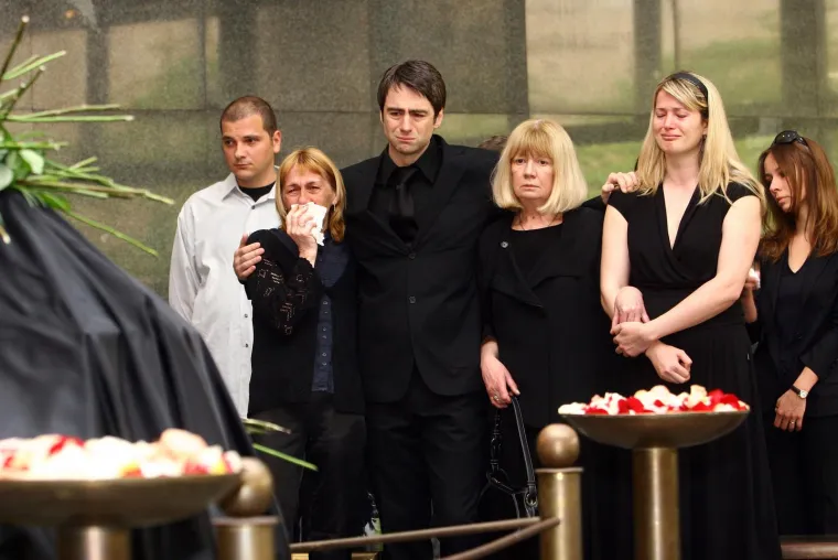 Suze i tuga na licima: Estradne zvijezde na posljednjem ispraćaju Đorđa Novkovića