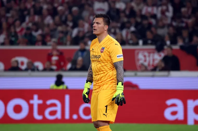 Potresne scene: Poznati nogometaš usred utakmice pao i ostao nepomično ležati