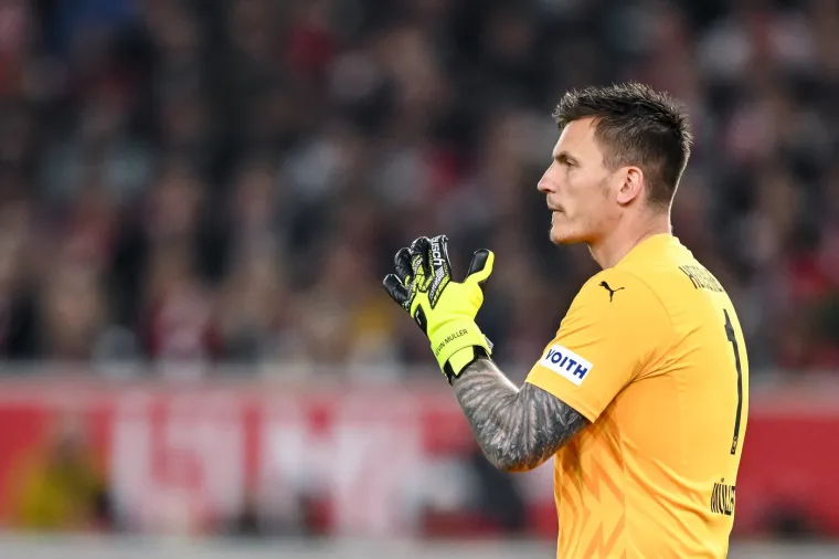 Potresne scene: Poznati nogometaš usred utakmice pao i ostao nepomično ležati