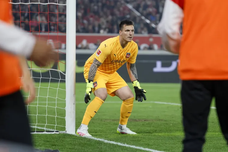 Potresne scene: Poznati nogometa&scaron; usred utakmice pao i ostao nepomično ležati