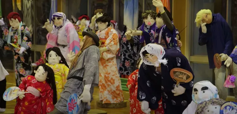 Nakon smrti mje&scaron;tana, jedna je žena izradila lutke koje izgledaju kao oni: Prizori su nevjerojatni