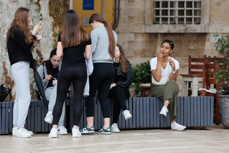 Zadranka outfitom podigla temperaturu: Istaknula uzak struk u kratkom topu