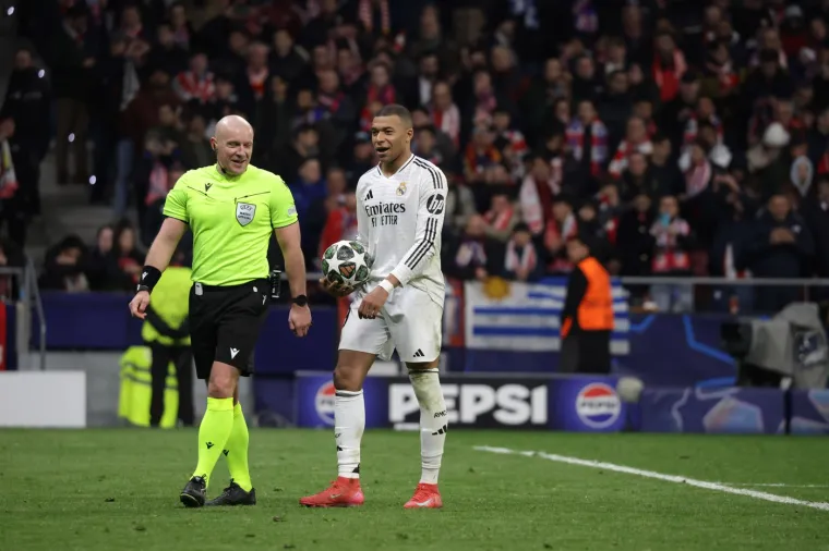 Nogometni sudac zgrozio javnost podr&scaron;kom ultradesnoj stranci: 'Protiv Židova, gejeva...'