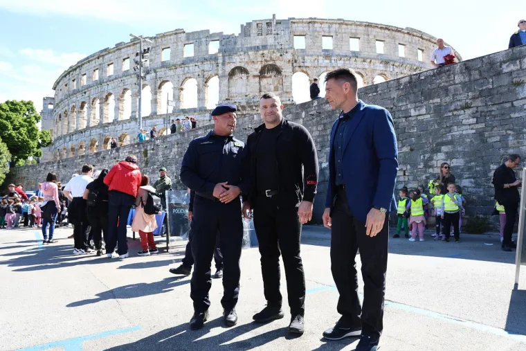Nakon dugo vremena u javnosti: Evo kako danas izgleda Mirko ‘Cro Cop’ Filipović