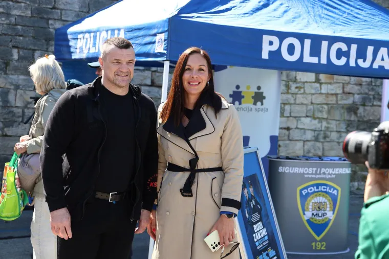 Nakon dugo vremena u javnosti: Evo kako danas izgleda Mirko ‘Cro Cop’ Filipović
