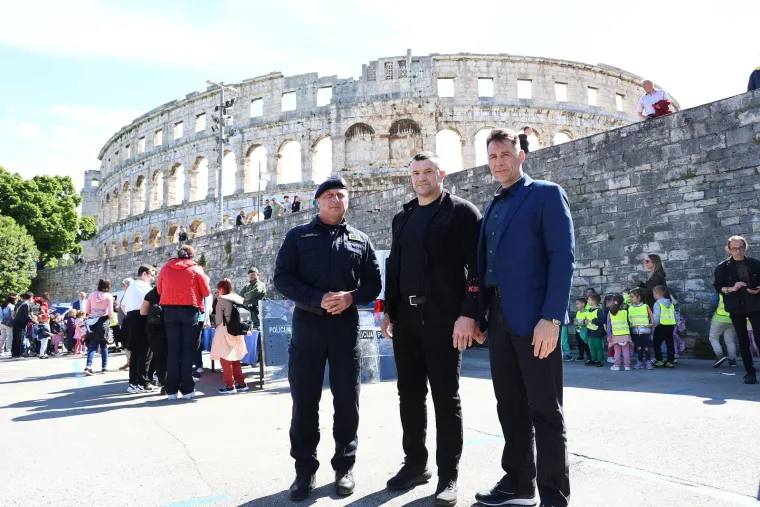 Nakon dugo vremena u javnosti: Evo kako danas izgleda Mirko ‘Cro Cop’ Filipović