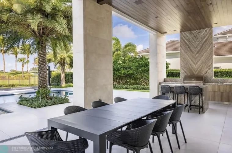 Zavirite u biv&scaron;u megaluksuznu kuću legendarnog Engleza: Kupaona je poput apoteke